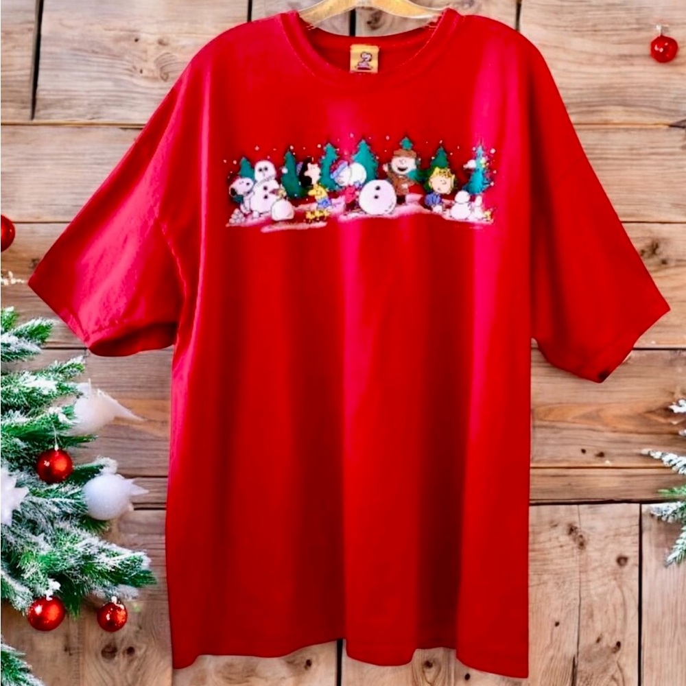 Peanuts Red Christmas Snowmen T-Shirt Snoopy Linus Woodstock Lucy